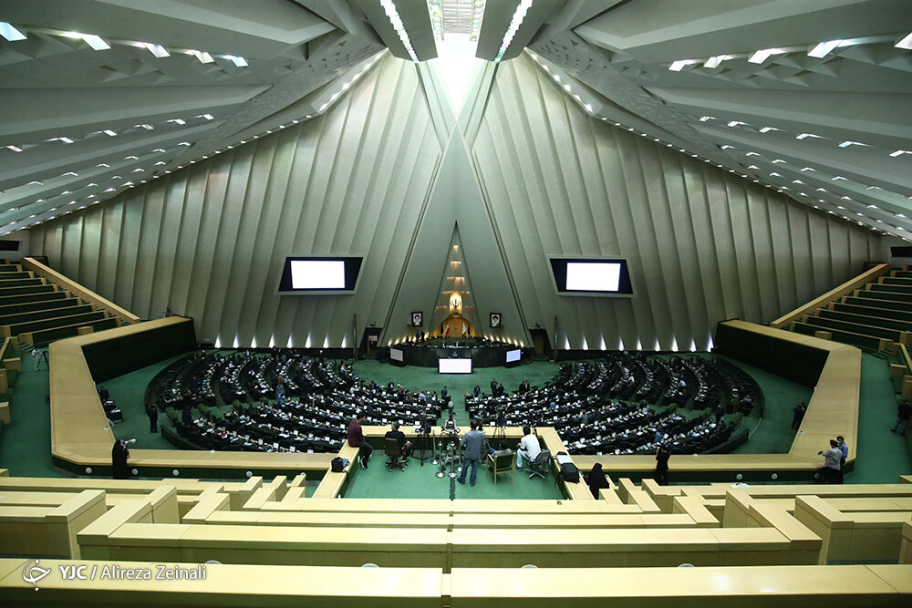 تصویب کلیات لایحه متناسب‌سازی حقوق کارکنان دولت و بازنشستگان