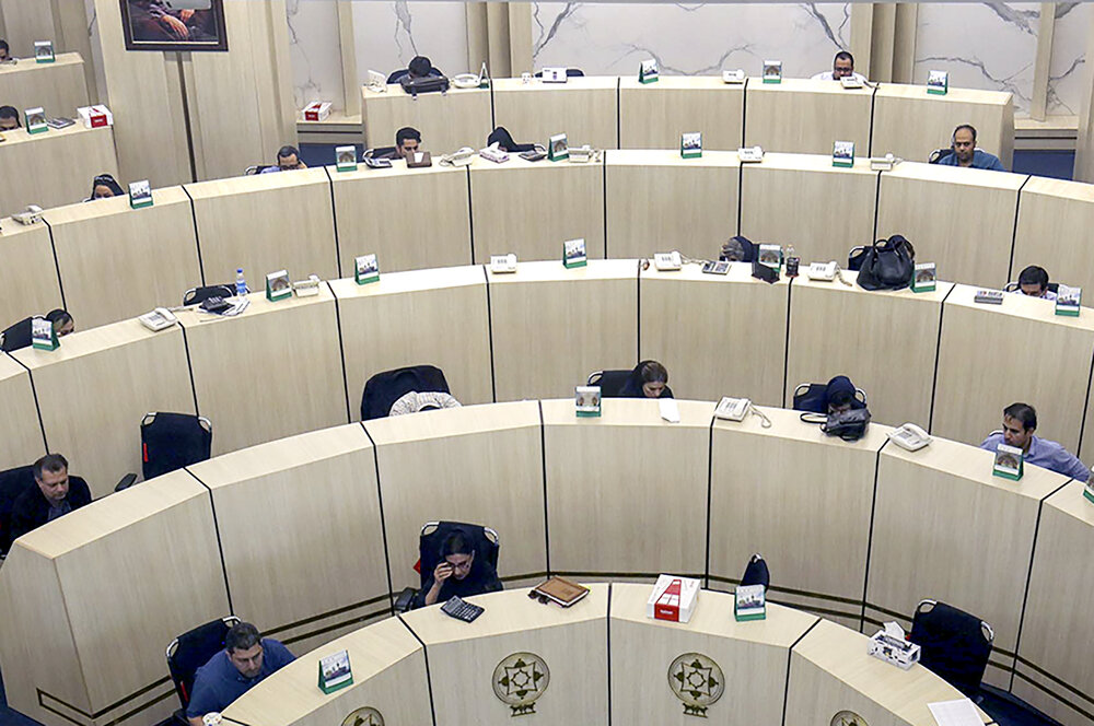 بازار سهام قرمز پوش به استقبال تعطیلات رفت