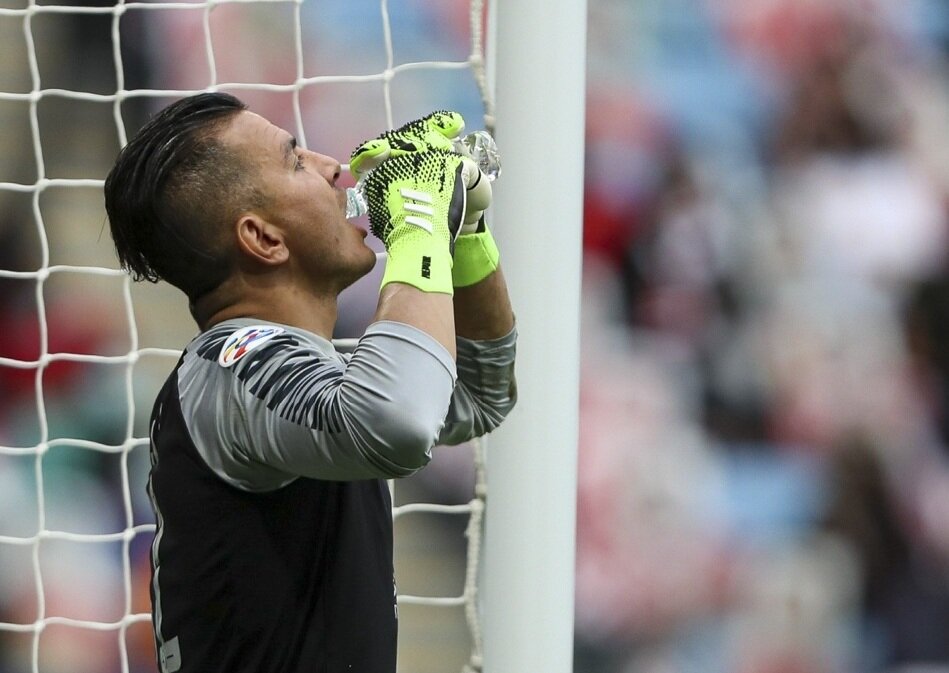 خطای بازیکن هوادار را دیدم اما اعتراضی نکردم که کارت نگیرم