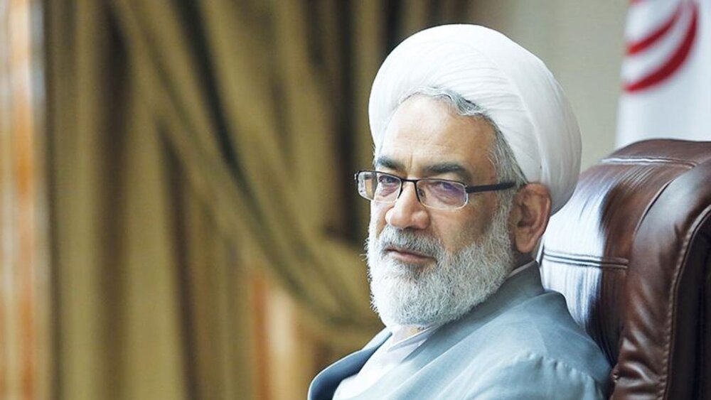 دادستان کل کشور در صدر هیاتی وارد ارمنستان شد