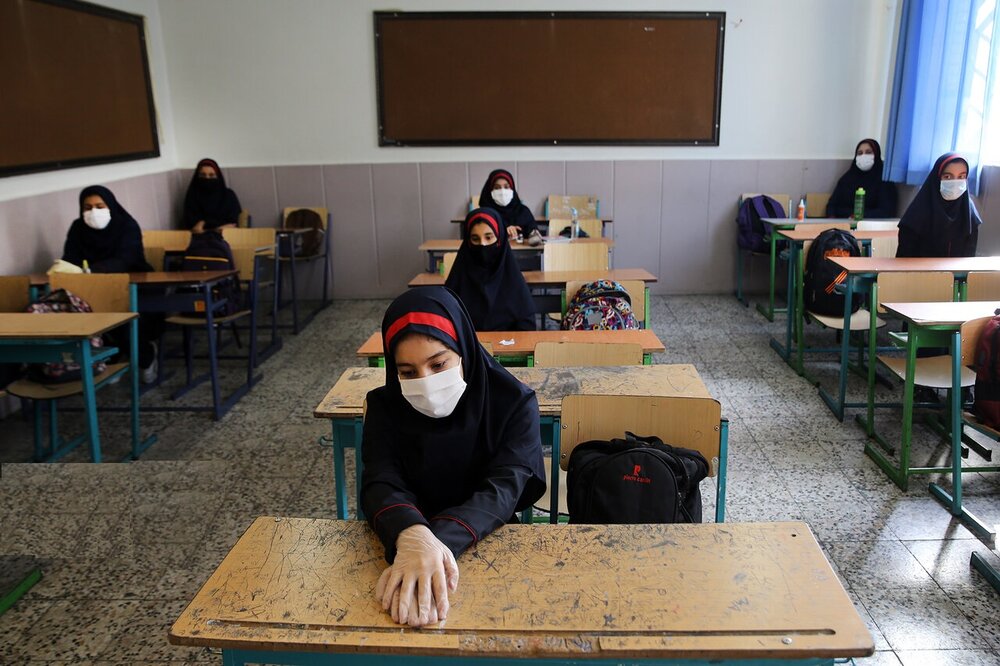 حضور ۲۵ هزار بمب کرونایی در مدارس گیلان
