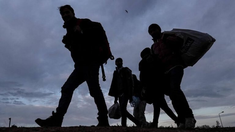 چرا برخی غربت غم‌انگیز مهاجرت را ترجیح می دهند