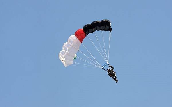 سقوط پاراگلایدر در سمنان
