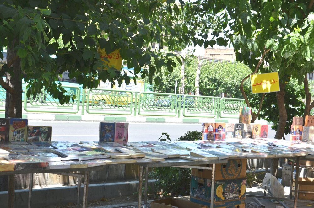  ۱۳ هزار نفر در تهران دستفروشی می‌کنند