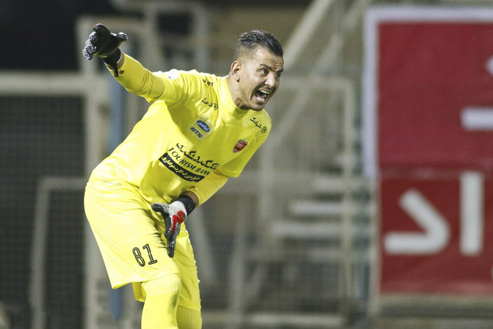 لک با پرسپولیس تمدید کرد
