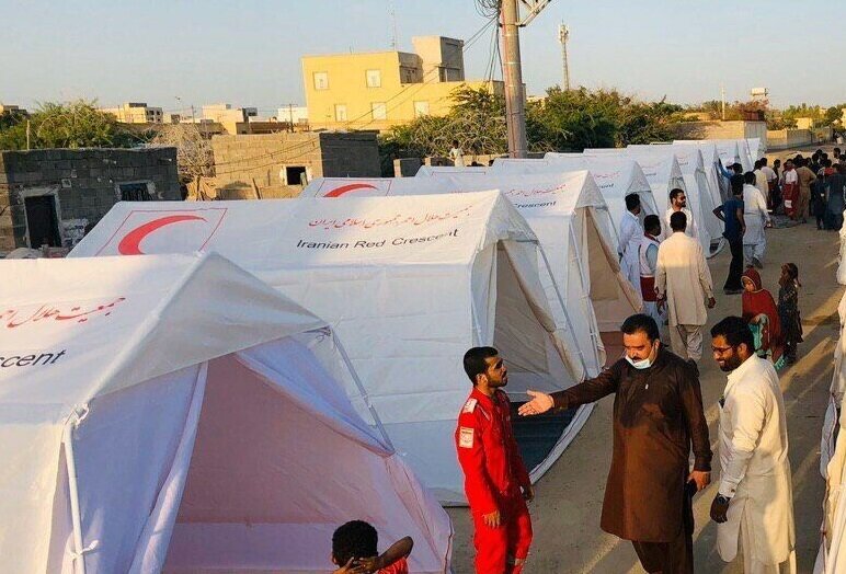 امدادرسانی به ۱۱ خانواده در کوههای شهرستان رودان
