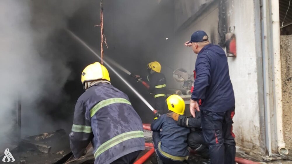 کنترل آتش سوزی مهیب مخزن حلال رنگ بارک قم
