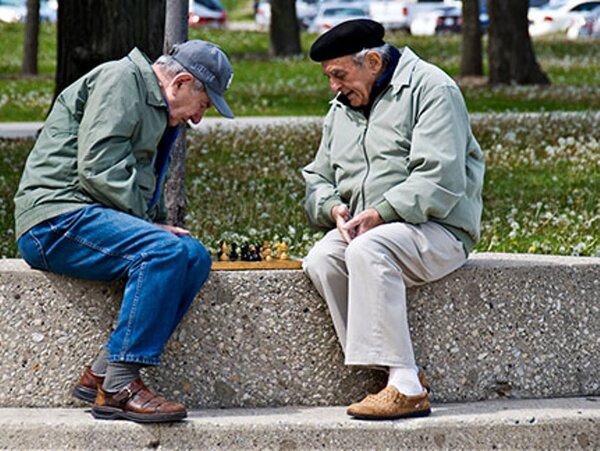 لزوم سیاست‌گذاری‌و تنظیم‌گیری قانونی در حمایت از سالمندان