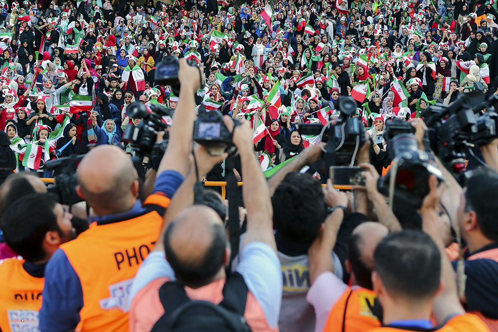 بانوان در جشن صعود تیم ملی حضور دارند؟