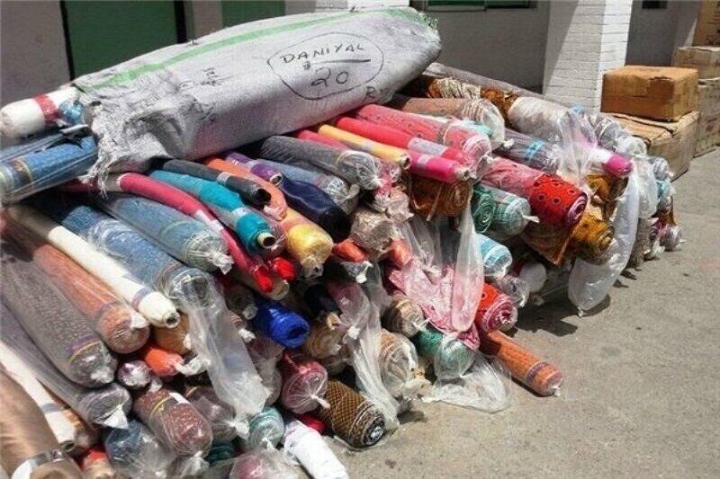 ۹۳۰ طاقه پارچه قاچاق در قم کشف شد
