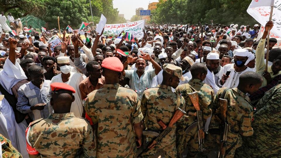 نیروهای ارتش حمدوک را دستگیر و به مکان نامعلوم منتقل کردند