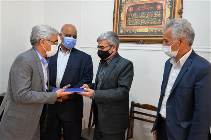 تجلیل از بازنشسته نمونه و منتخب کشوری در شهرستان طبس
