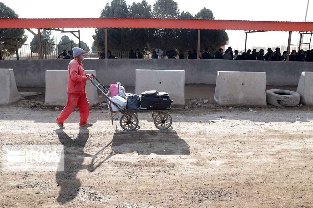 مرز گمشاد سیستان و بلوچستان به روی کولبران باز شد
