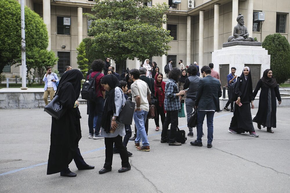 فعالیت حضوری مدارس و دانشگاه‌ها از ۱۴ فروردین/ بازگشت ساعت کاری ادارات