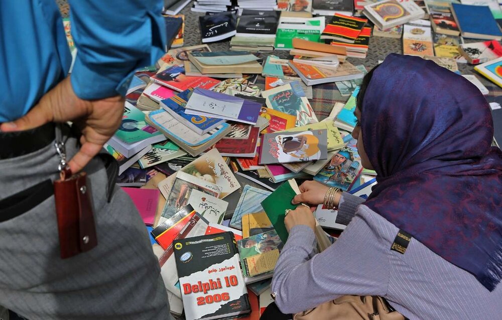 کشف باند بزرگ تولید غیرقانونی کتاب