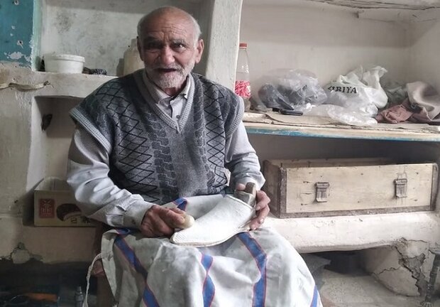 زنده ماندن گیوه ایرانی در دهاقان
