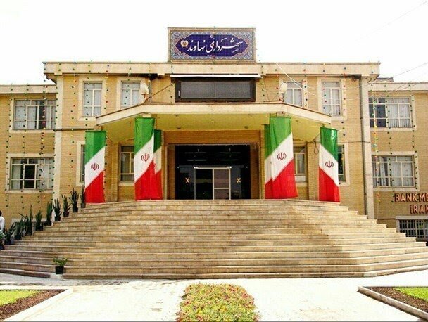 انتظار ۱۶ ساله خریداران مغازه در نهاوند
