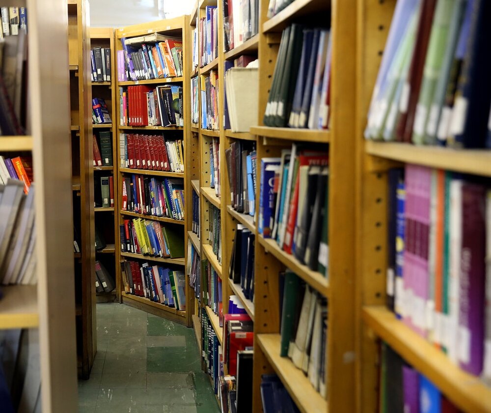 کتاب در کشور ما مظلوم واقع شده است / لزوم غبارزدایی از یار مهربان