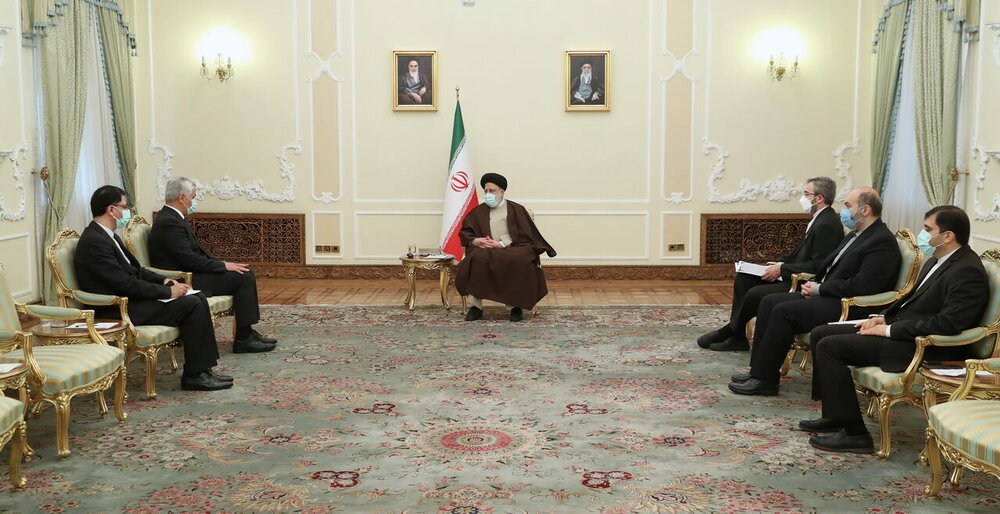 موانع توسعه همکاری‌های کشورهای عضو اکو برطرف شود