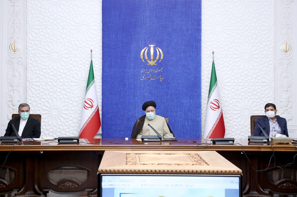 همکاری تیم اقتصادی دولت برای آرامش بازار ضروری است