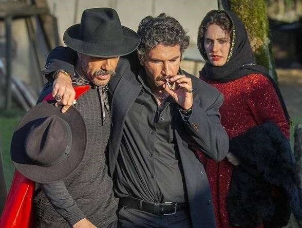 ویترین شلوغ آذر