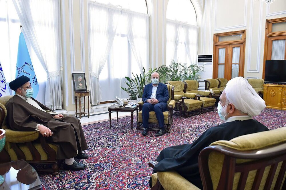 جلسه هفتگی سران قوا به میزبانی رئیس مجلس برگزار شد