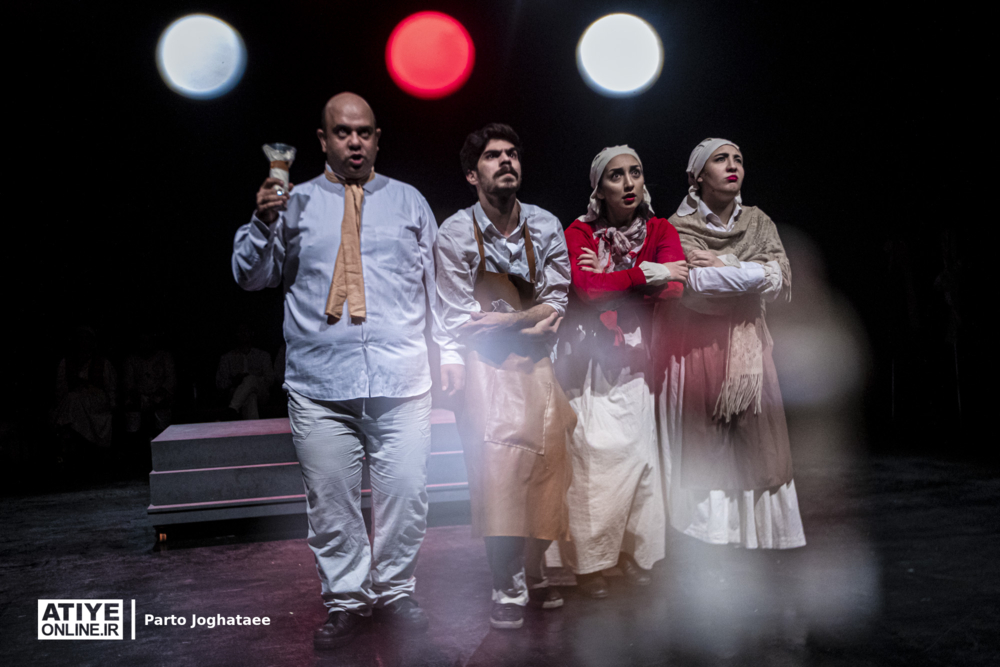 استقبال از تئاتر ادامه دارد