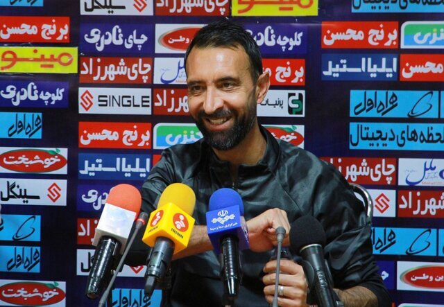 رضا عنایتی: فوتبال را زیبا بازی می‌کنیم