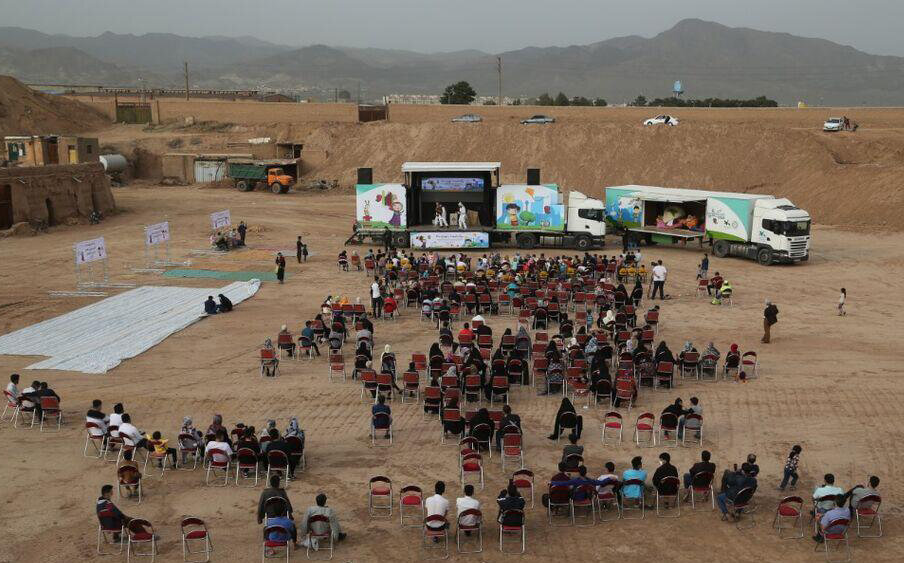 سفر تماشاخانه سیار کانون پرورش فکری به مناطق جنوبی کشور