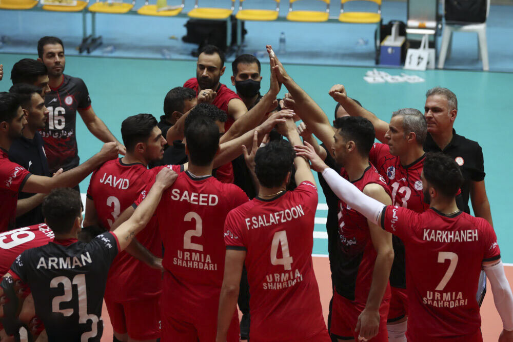 دو ستاره والیبال توبیخ شدند