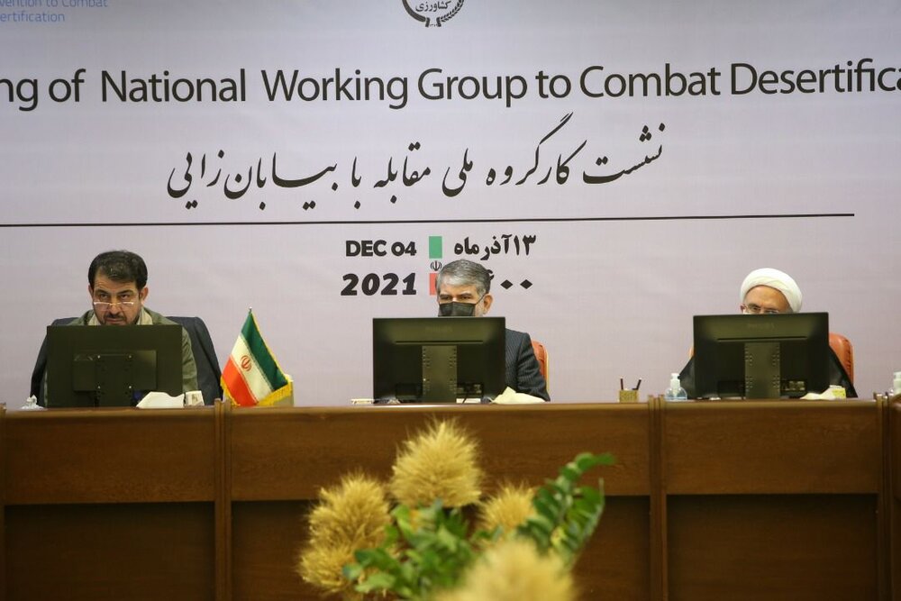 پایداری جنگل ها و مراتع و امنیت غذایی کشور وابسته به خاک است