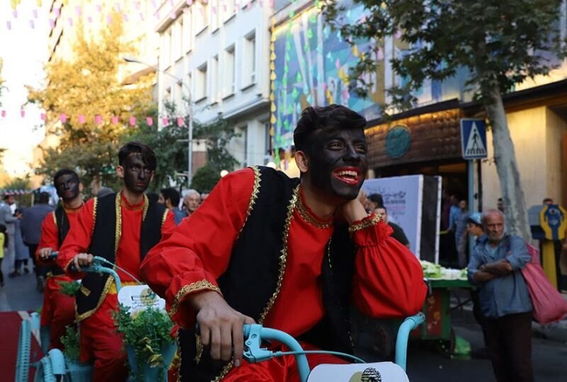 اجرای ۱۴ نمایش در چهارمین روز جشنواره آیینی و سنتی