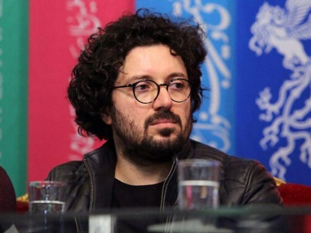 هومن بهمنش، «سواره نظام کوچک» را به صف کرد