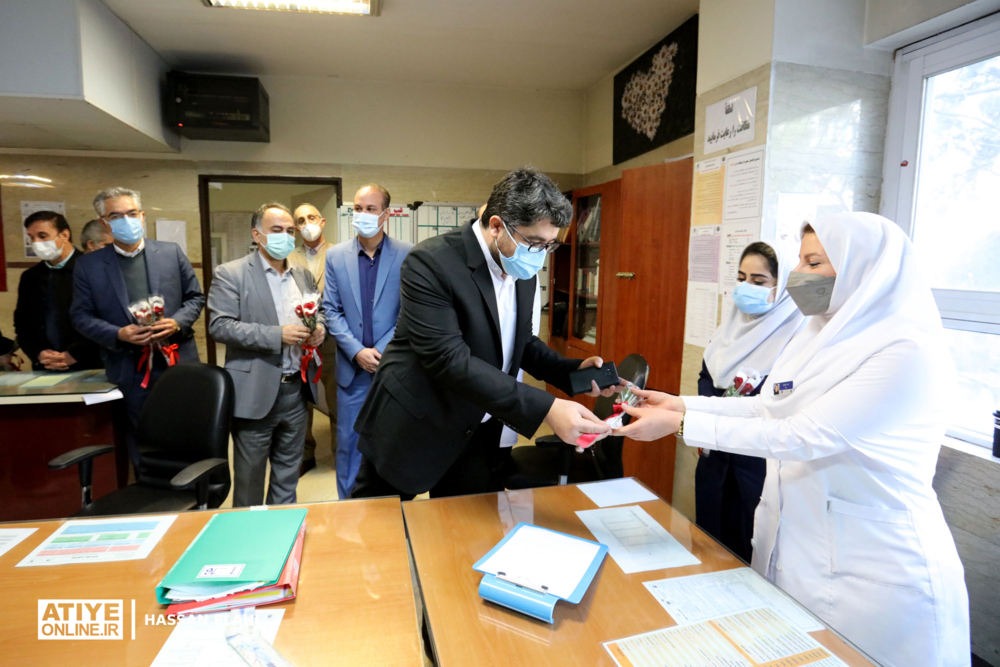بازدید مدیرعامل سازمان تامین اجتماعی از مراکز درمانی و تقدیر از پرستاران