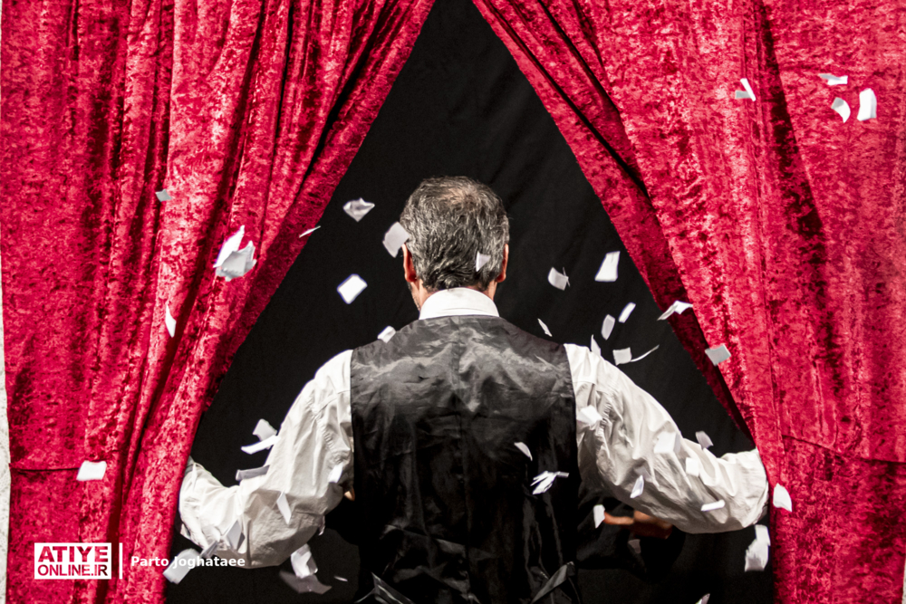 نمایش «قتل در کاخ»