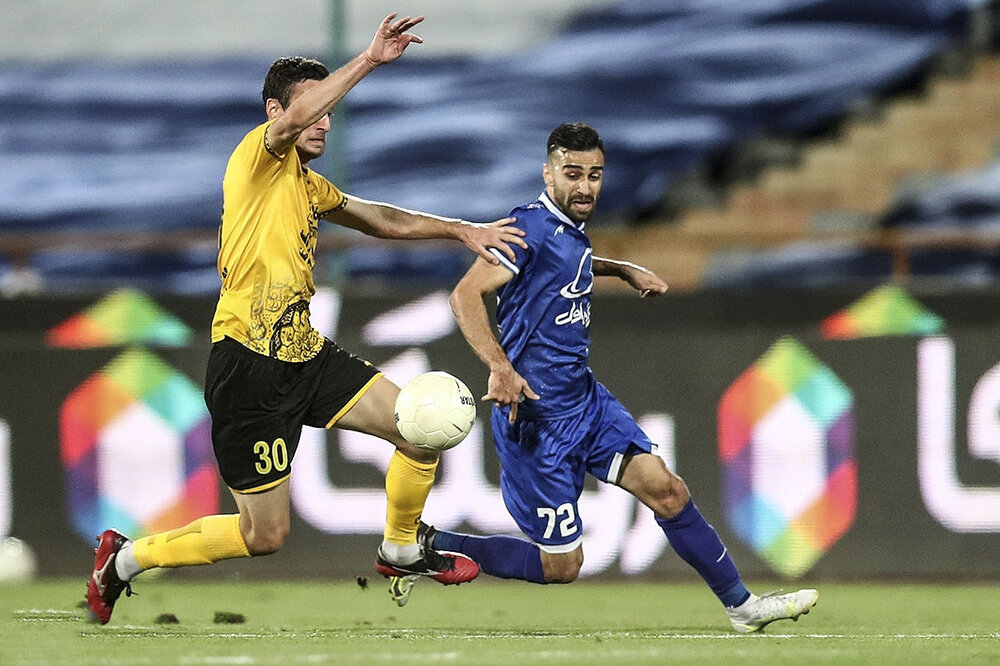 مومنی داور دیدار استقلال و هوادار شد