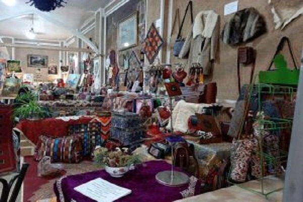 برگزاری جشنواره یلدایی هنرمندان بازارچه صنایع‌دستی قزوین