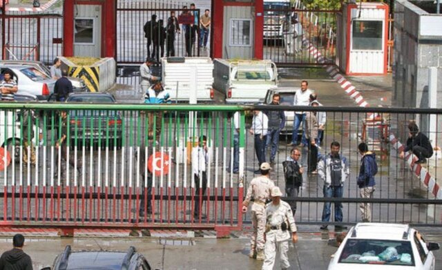 گردشگران خارجی پشت مرزهای ایران ماندند
