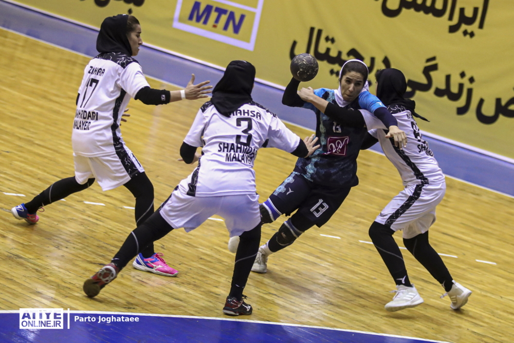 دختران جوان و نوجوان هندبال حریفان خود را شناختند