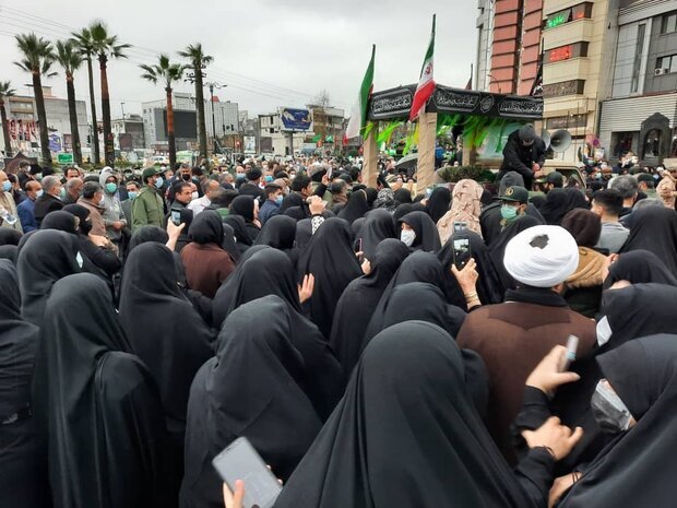 وداع مردم آمل زیرباران با شهدای گمنام 
