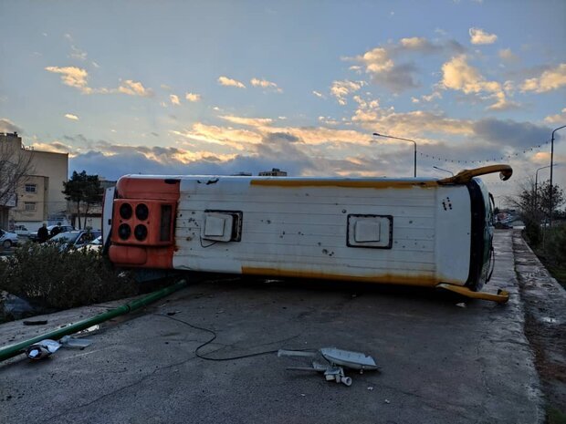 واژگونی اتوبوس در اصفهان ۱۸ مصدوم داشت
