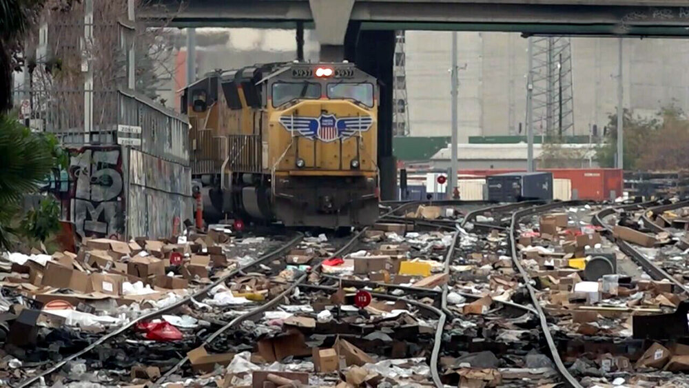 راهزنی به سبک غرب وحشی از قطارهای باری آمریکا