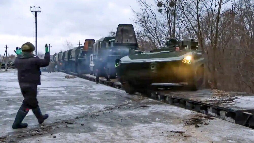 آمریکا و ناتو ما را به جنگ سوق می‌دهند