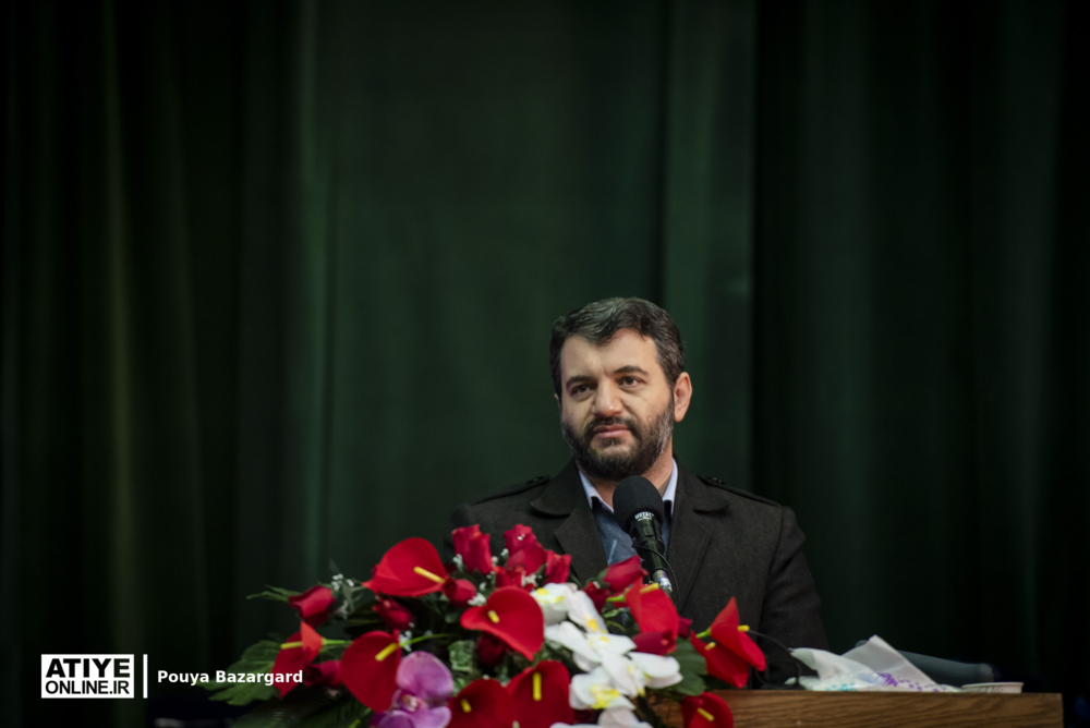 تمرکز و توجه ویژه سیاست‌های رفاهی بر مادران شاغل باشد