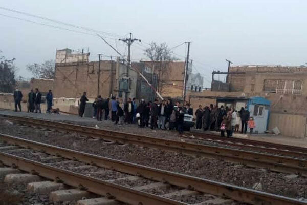 برخورد قطار با یک عابر در ورامین سبب مرگ وی شد
