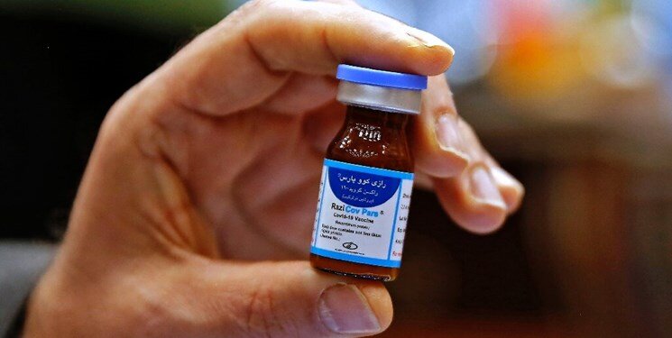 نوه ۸ ساله وزیر بهداشت واکسن پاستوکووک تزریق کرد