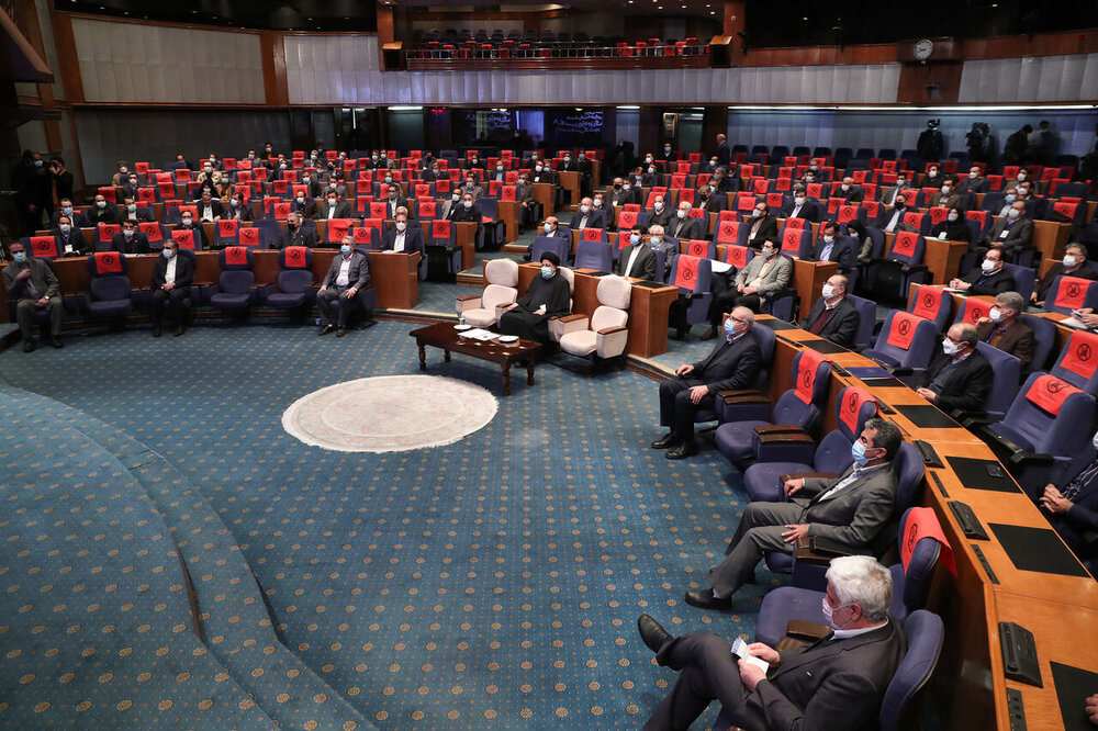 امضای اسناد همکاری برای اجرای ۴۸ پروژه بزرگ صنعتی در حضور رییس‌جمهور