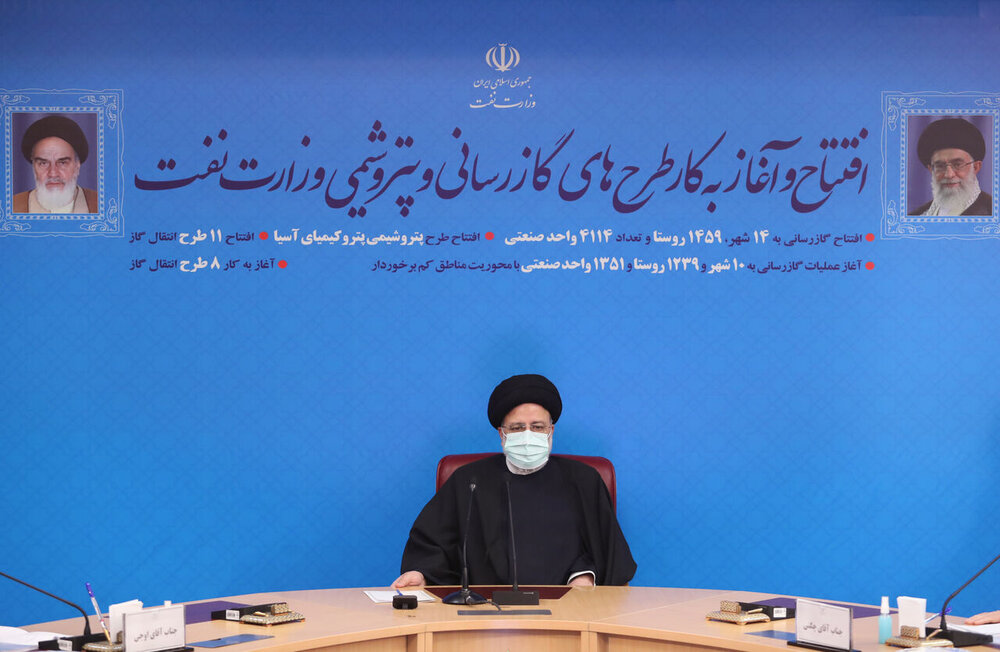 آیین بهره‌برداری از طرح‌های ۴۰ هزار میلیاردی گازرسانی و پتروشیمی برگزار شد