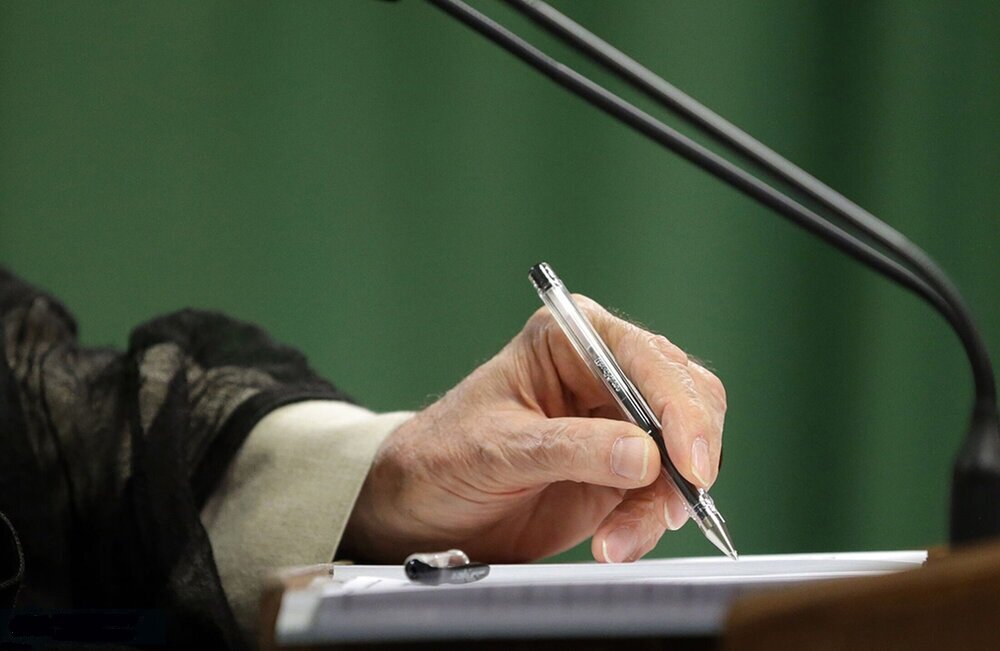 ابراز خرسندی رهبر انقلاب از اقدام افتخارآفرین تولیدکنندگان نوشت‌افزار ایرانی