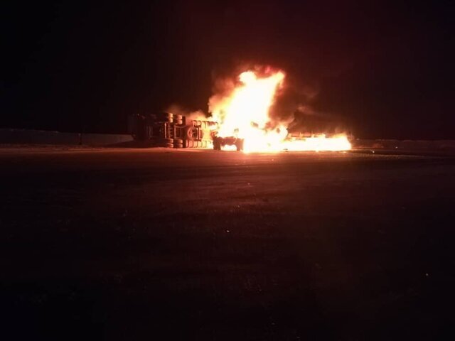 ۳ کشته در پی برخورد و حریق دو دستگاه تریلر در محور زرند به راور
